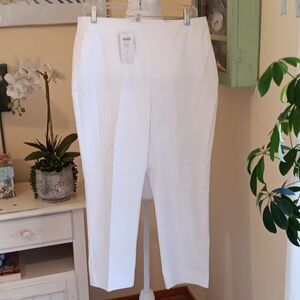 NWT. Chico's Optic White Brigitte Crop Pants